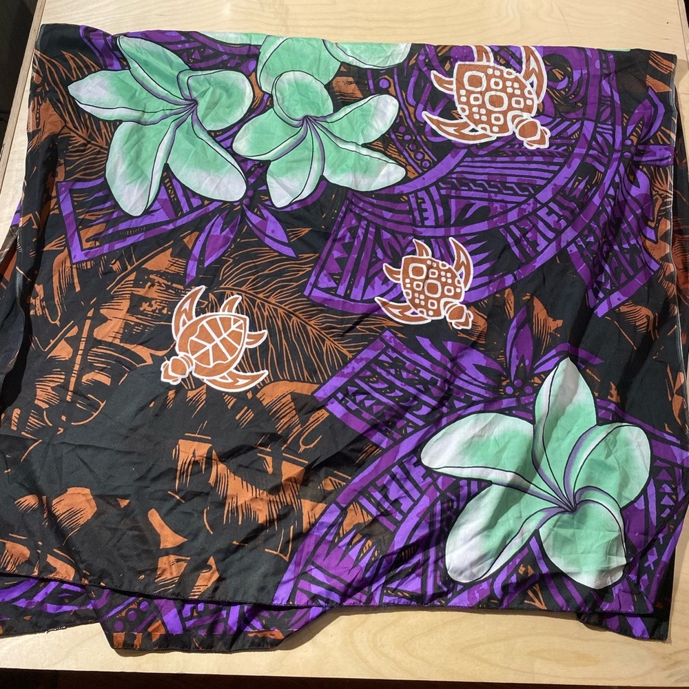 Tropical Print Scarf with Turtles (MO) - Picture 5 of 10